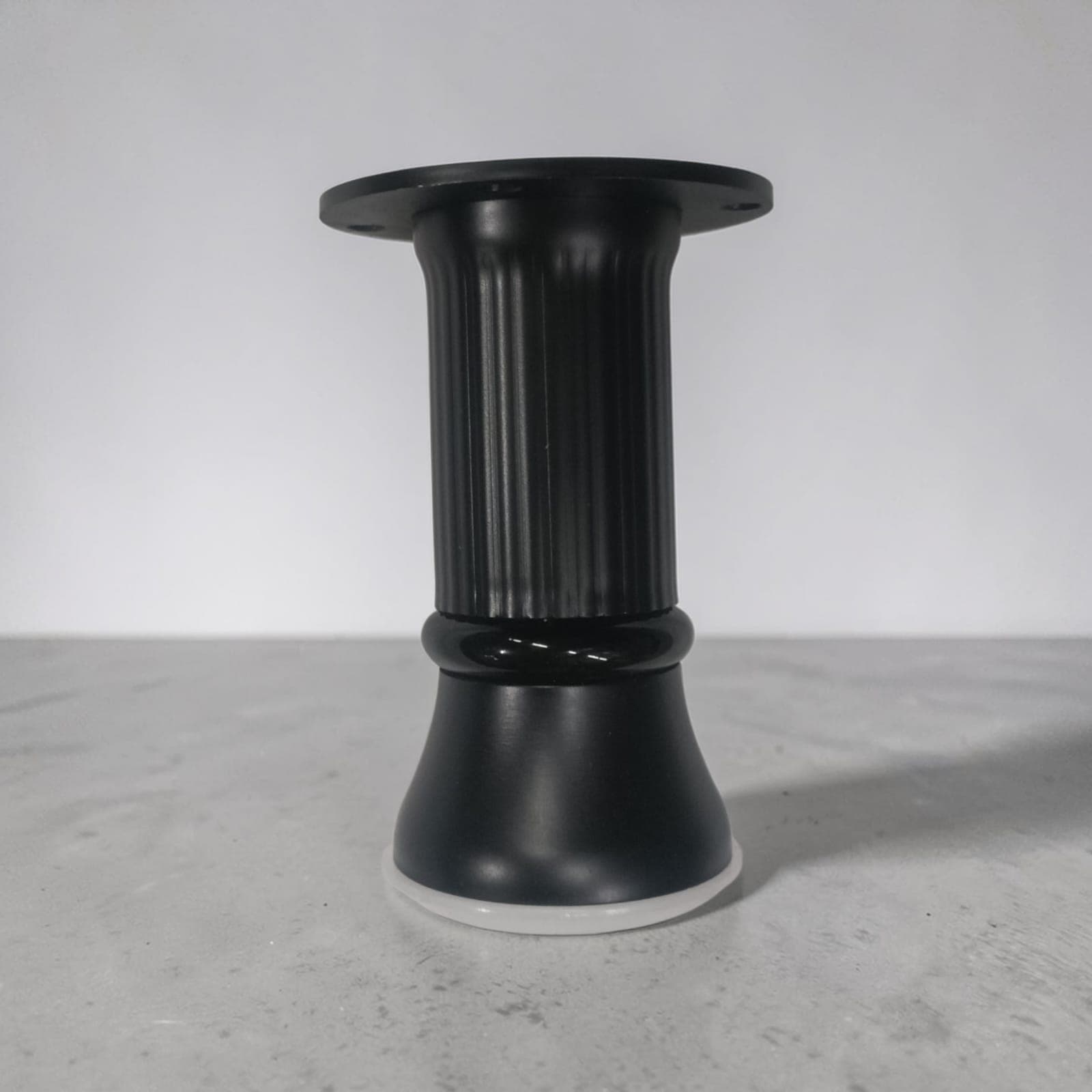 Gelests (090-K 4 inch) Tapered Sofa Leg – Black