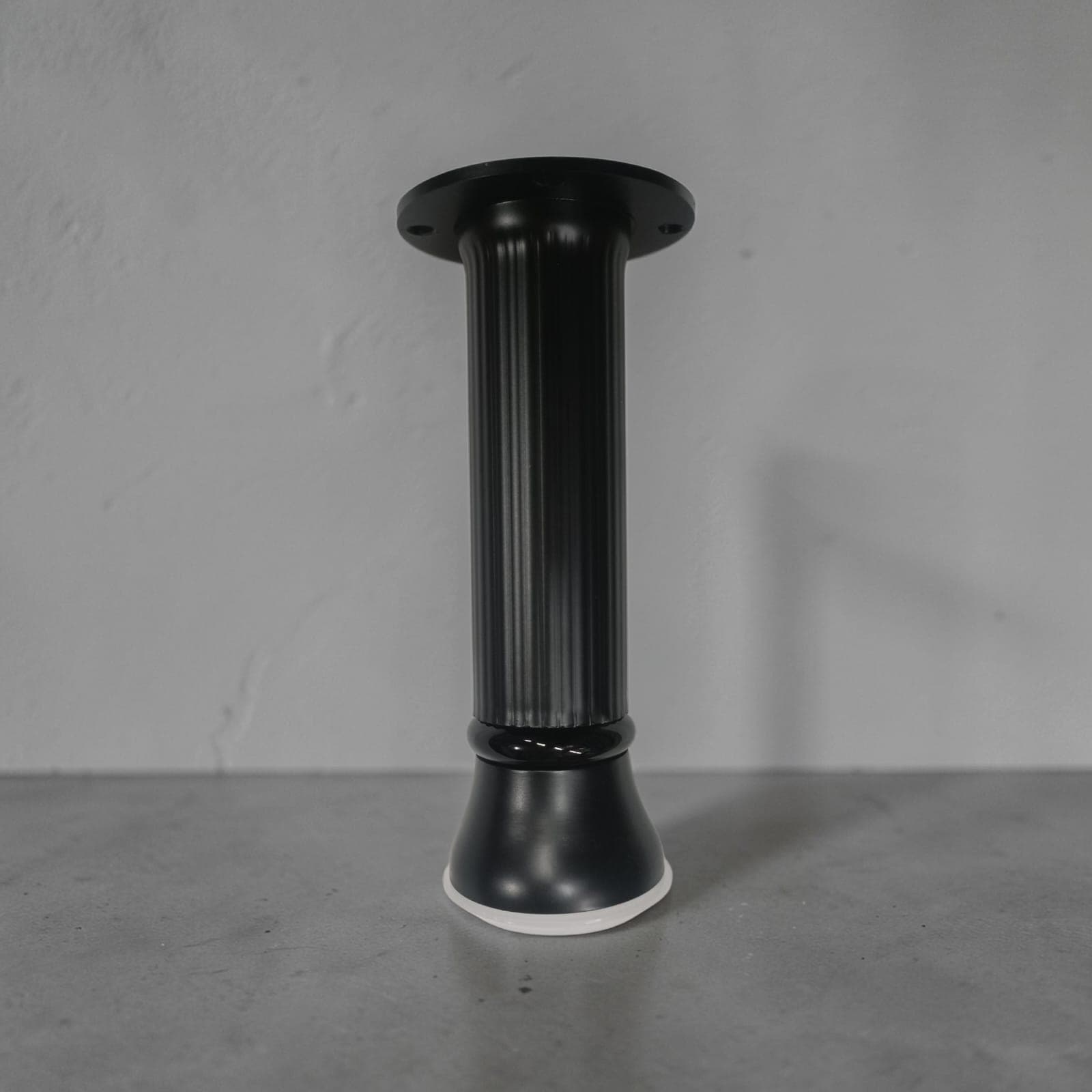 Gelests (090-K 6 inch) Tapered Sofa Leg – Black